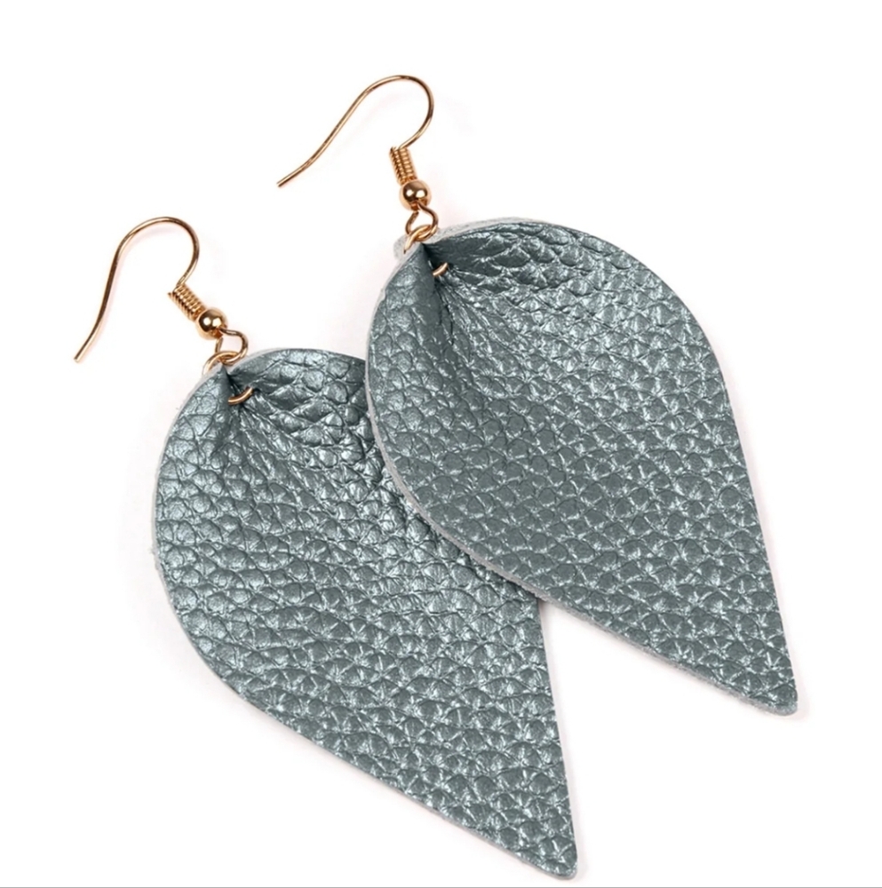 TEARDROP EARRING
